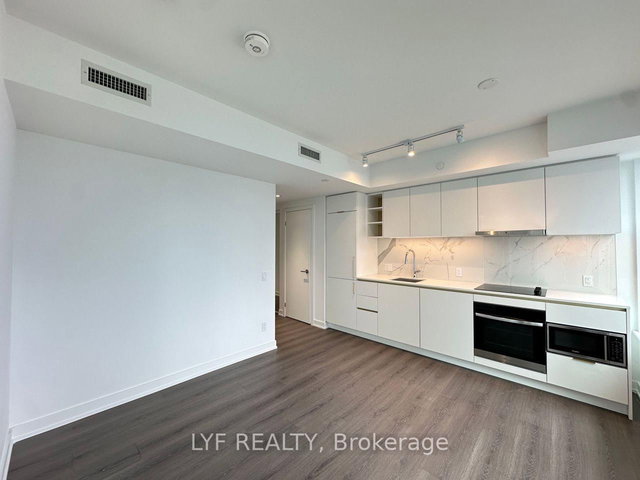 4015 - 8 Wellesley Street W