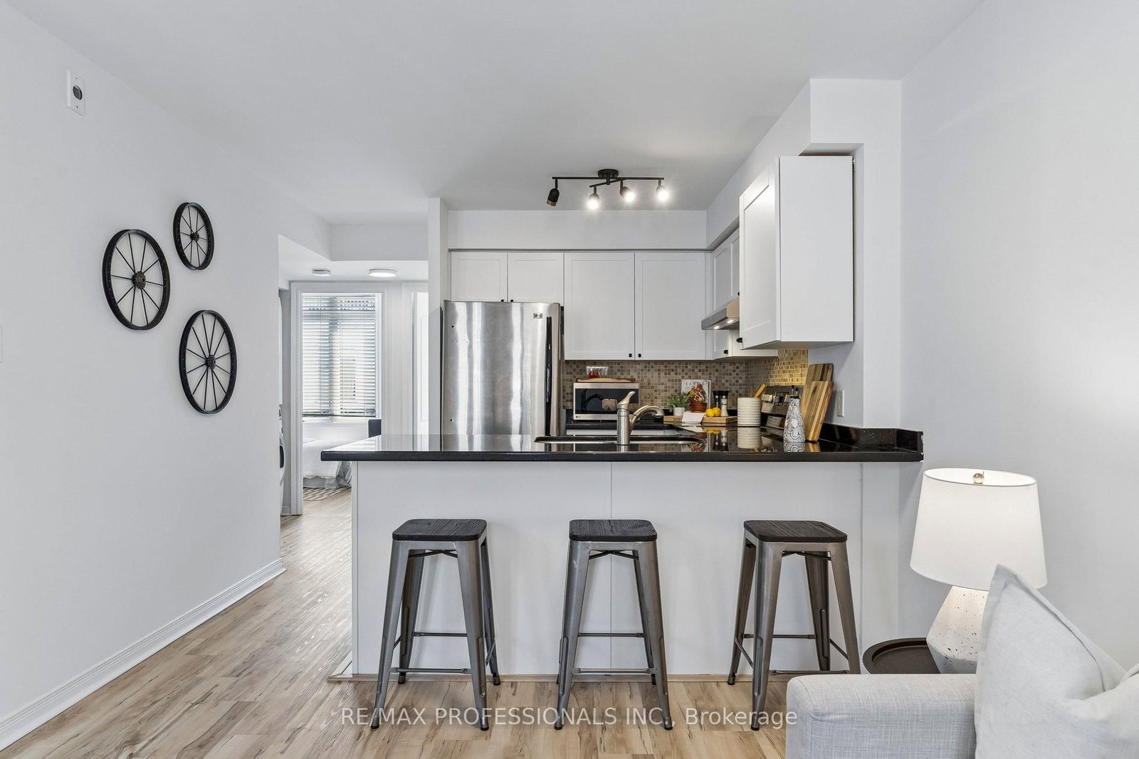 Listing Image 12