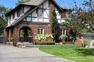 47 Lawrence Crescent