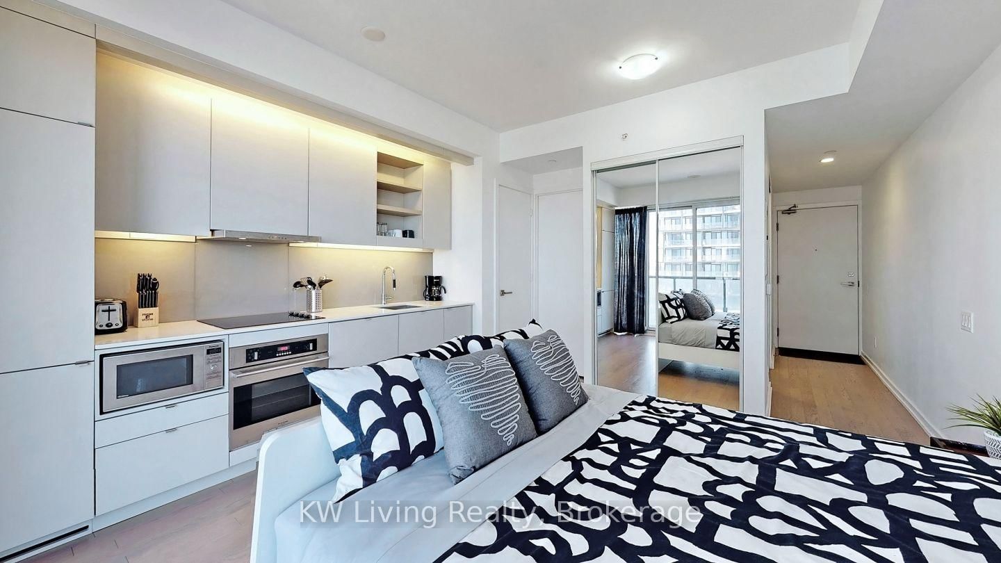 101 N Peter Street, Unit 3202