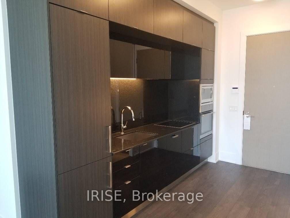 1 Edgewater Drive, Unit SPH24 - Photo 4