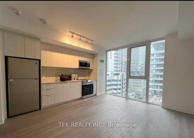 1004 - 357 King Street W