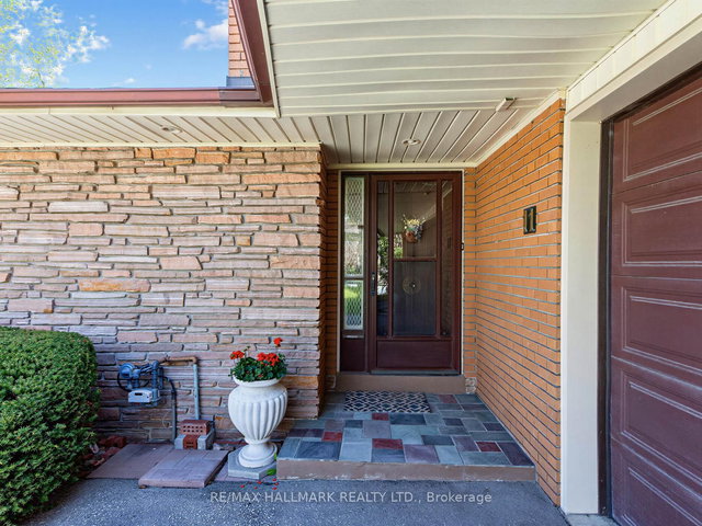 11 Sutcliffe Drive