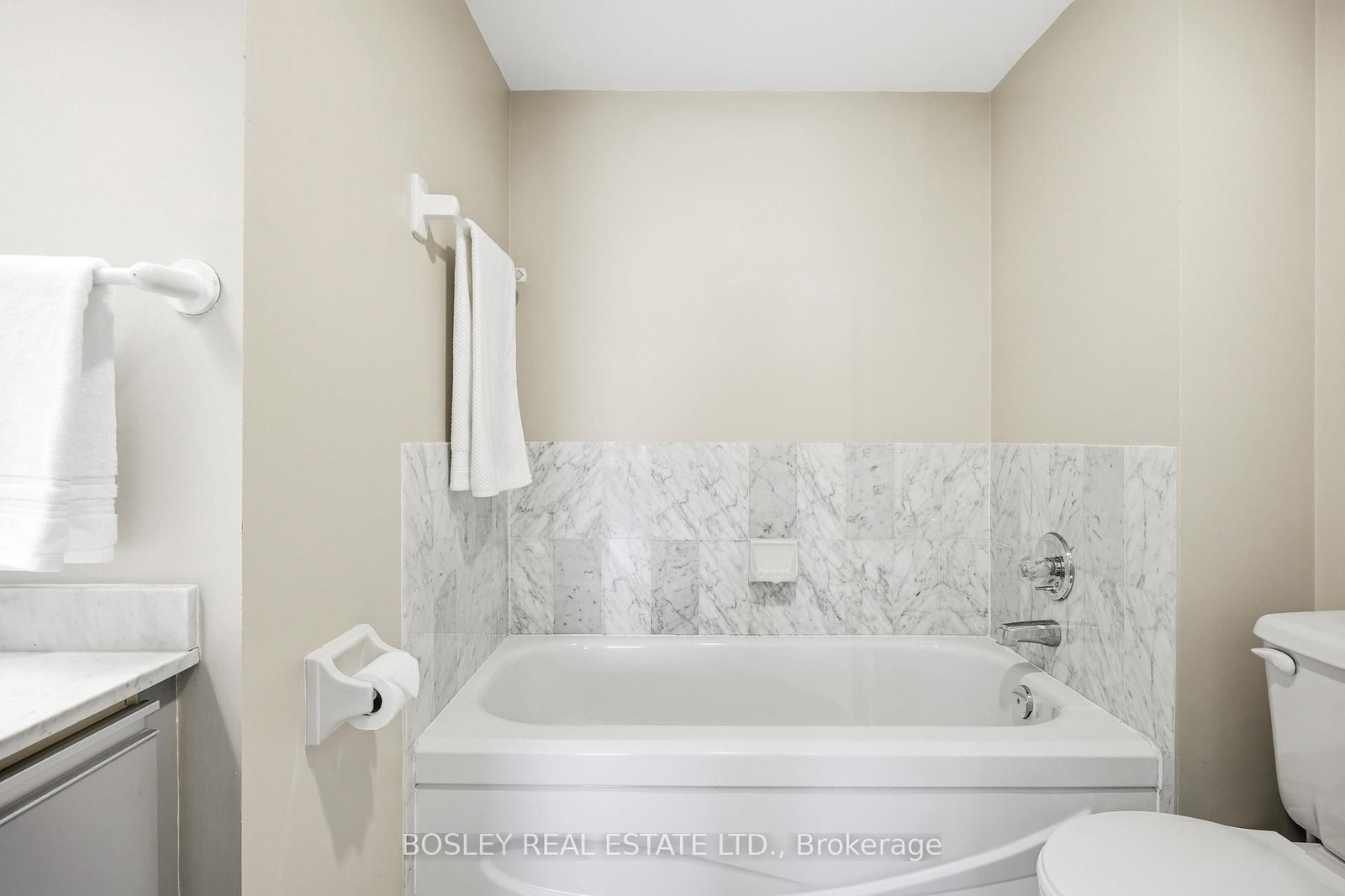 5 Concorde Place, Unit 611 - Photo 40
