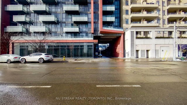 829 - 560 Front Street W