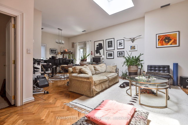 PH 11 - 40 Hazelton Avenue