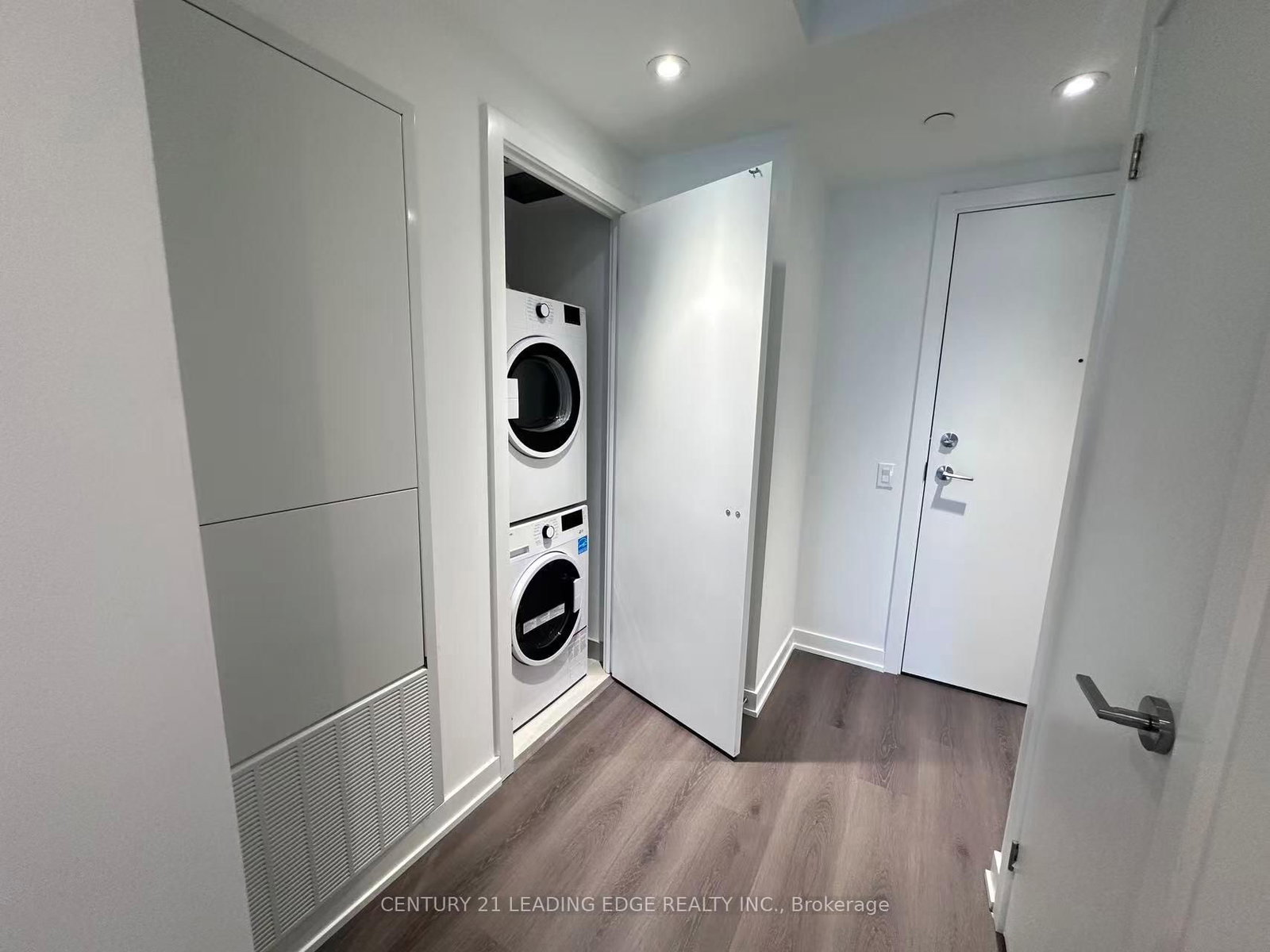 8 Wellesley Street W, Unit 4008 - Photo 8