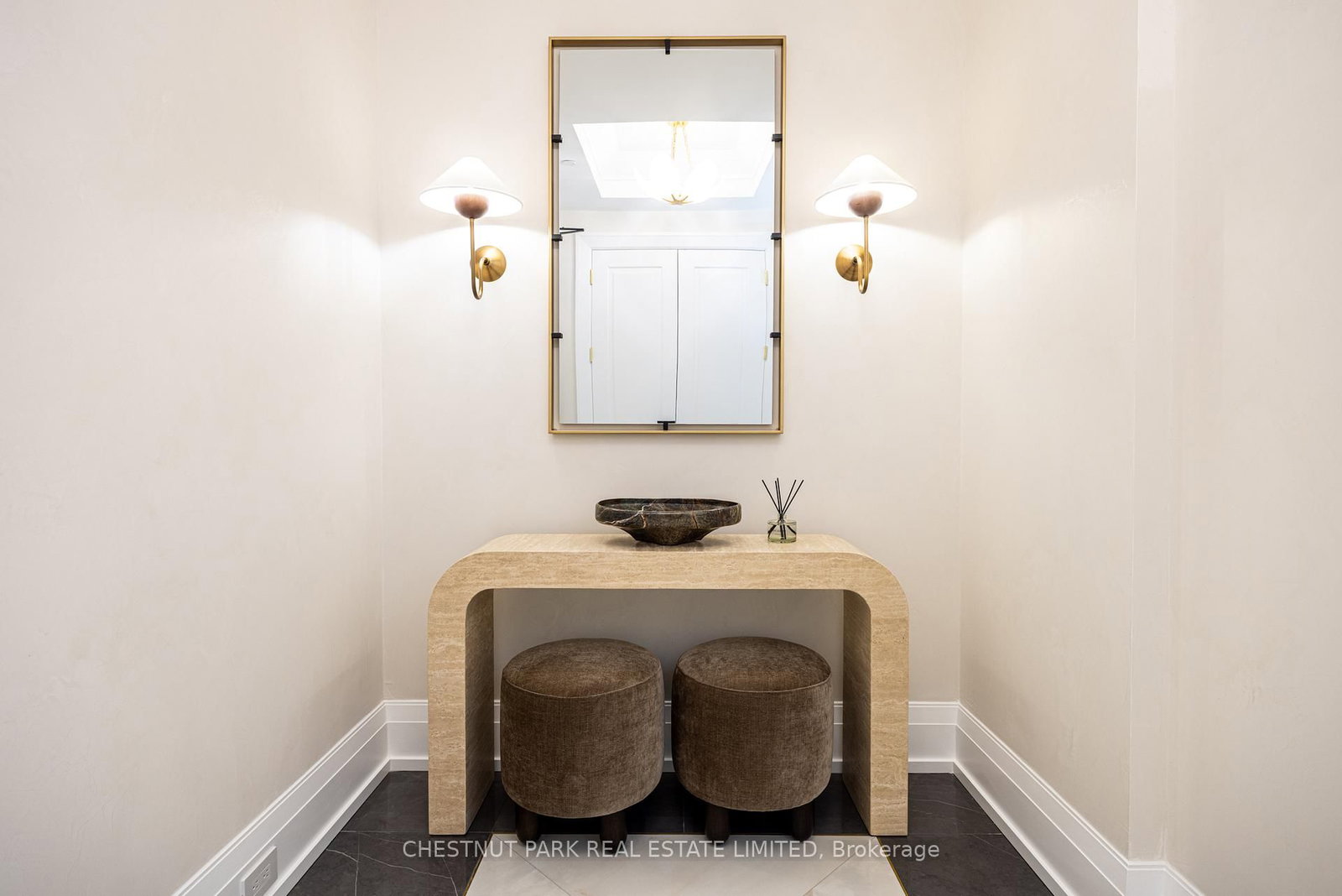 77 Clarendon Avenue, Unit 302 - Photo 2