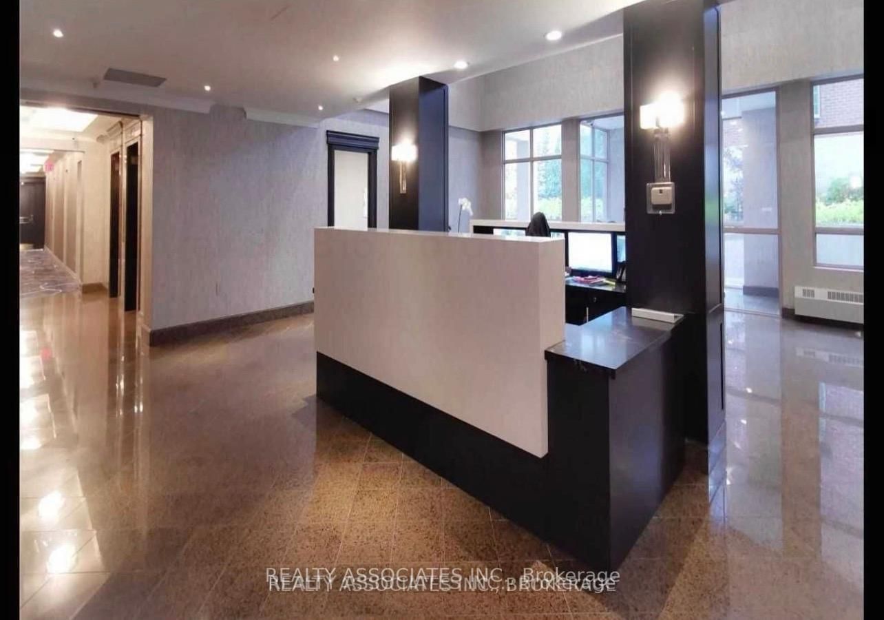 2 Clairtrell Road, Unit 815 - Photo 18