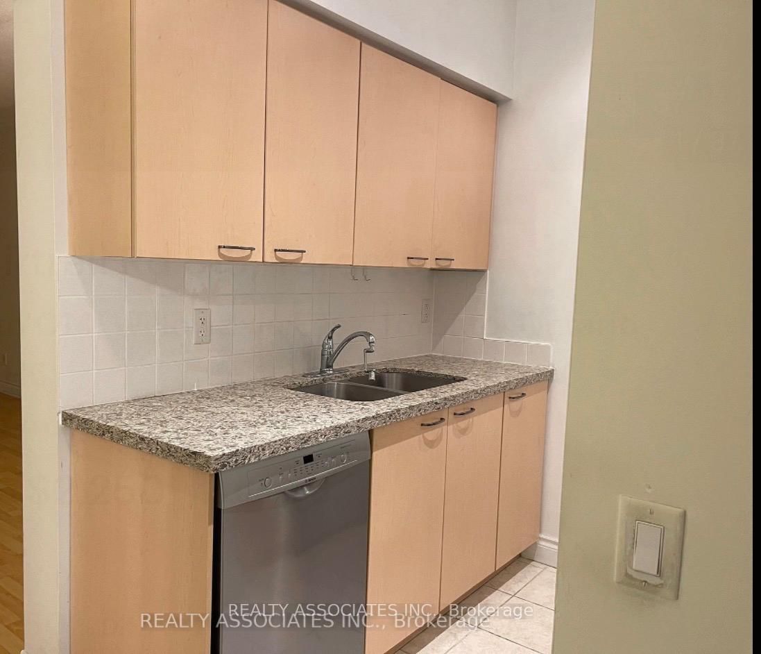 2 Clairtrell Road, Unit 815 - Photo 19