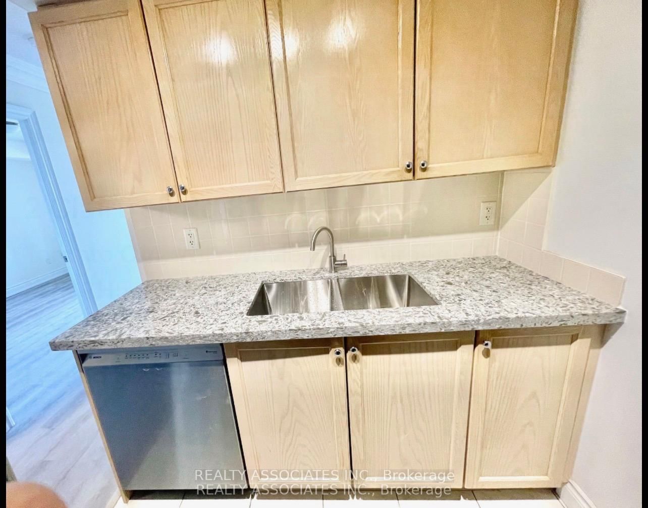2 Clairtrell Road, Unit 815 - Photo 24