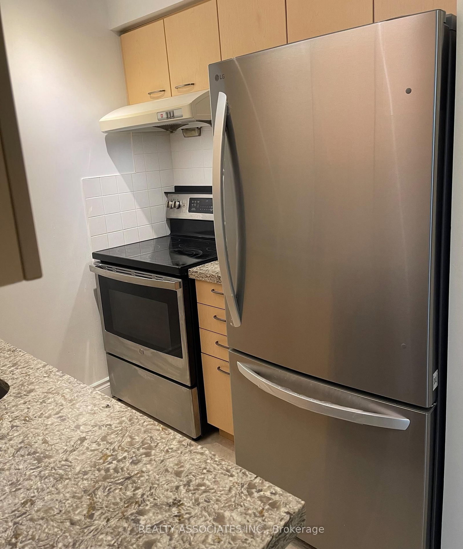 2 Clairtrell Road, Unit 815 - Photo 31