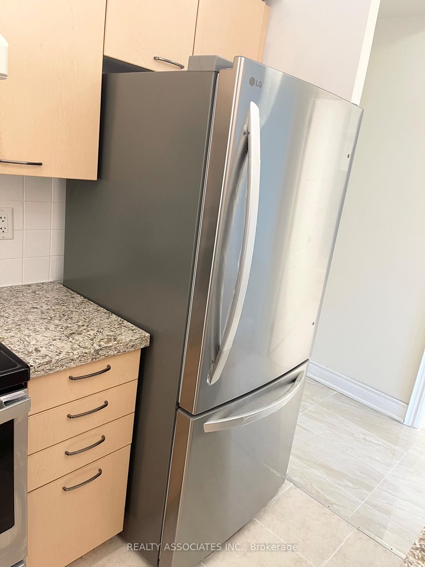 2 Clairtrell Road, Unit 815 - Photo 33