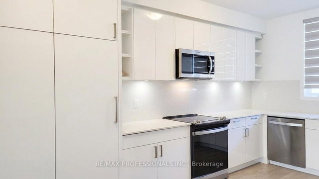121 Green Gardens Boulevard
