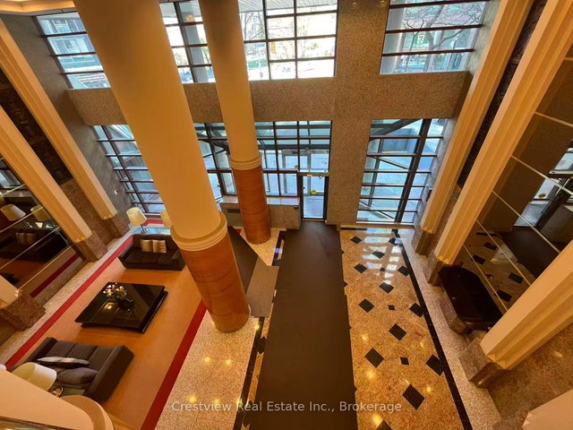 2106 - 1001 Bay Street