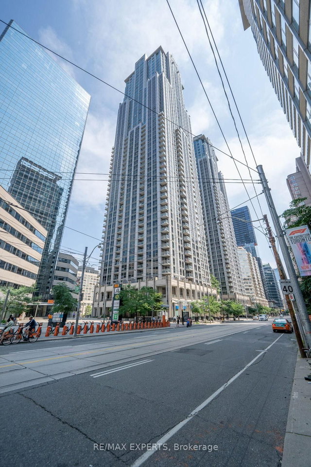 307 - 763 Bay Street