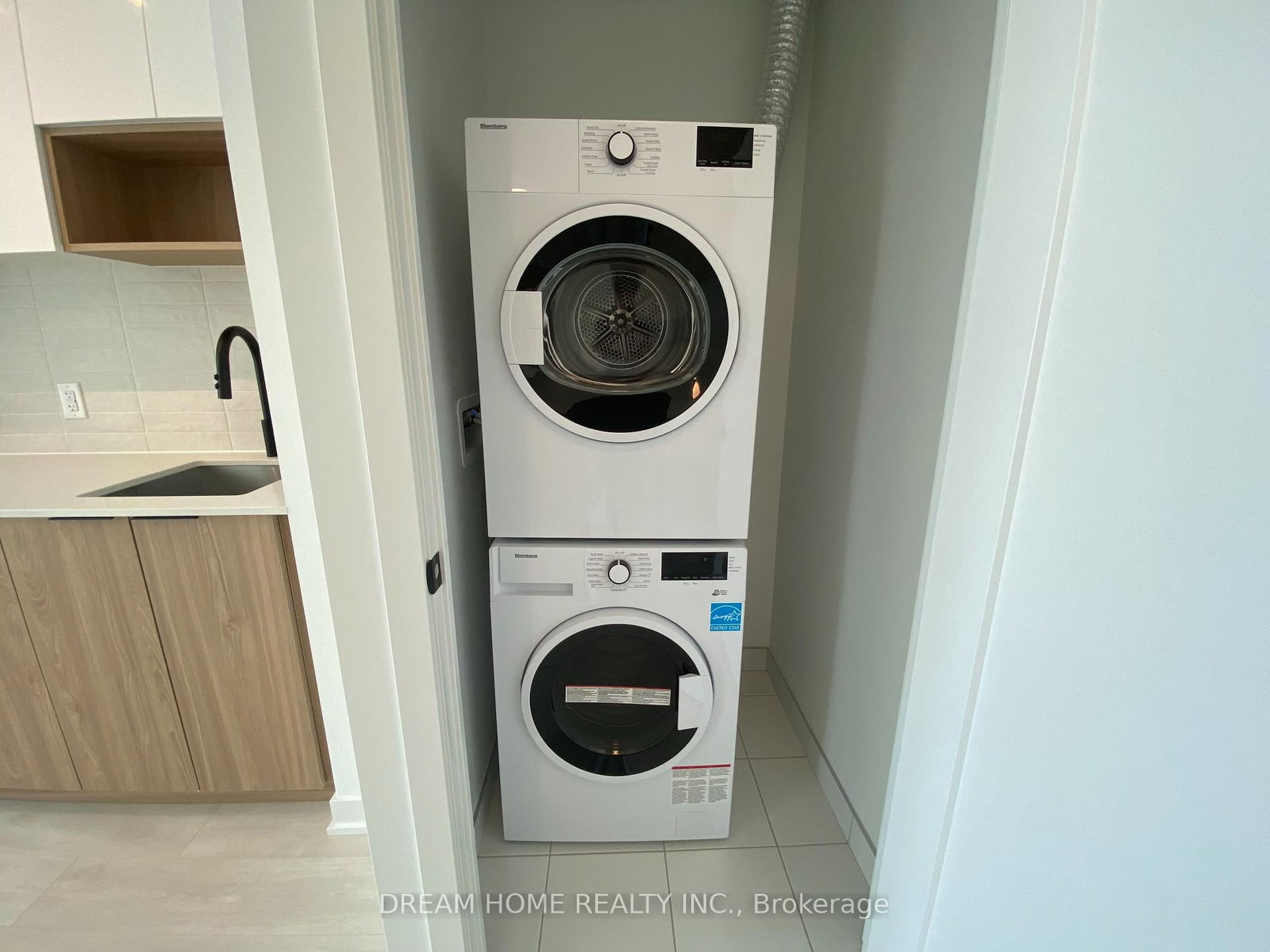 5 Defries Street, Unit 911 - Photo 15