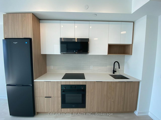 911 - 5 Defries Street