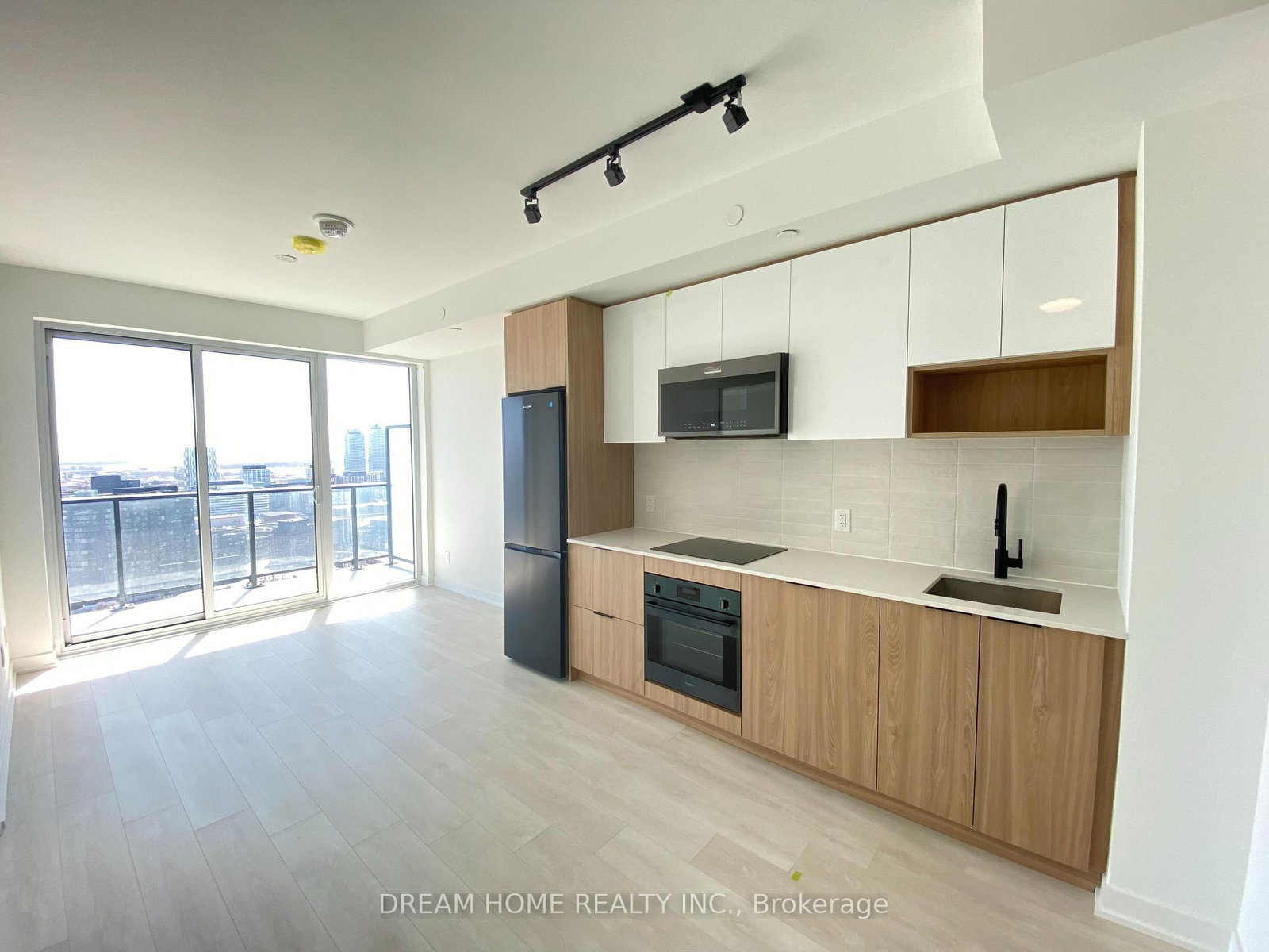 5 Defries Street, Unit 911 - Photo 3