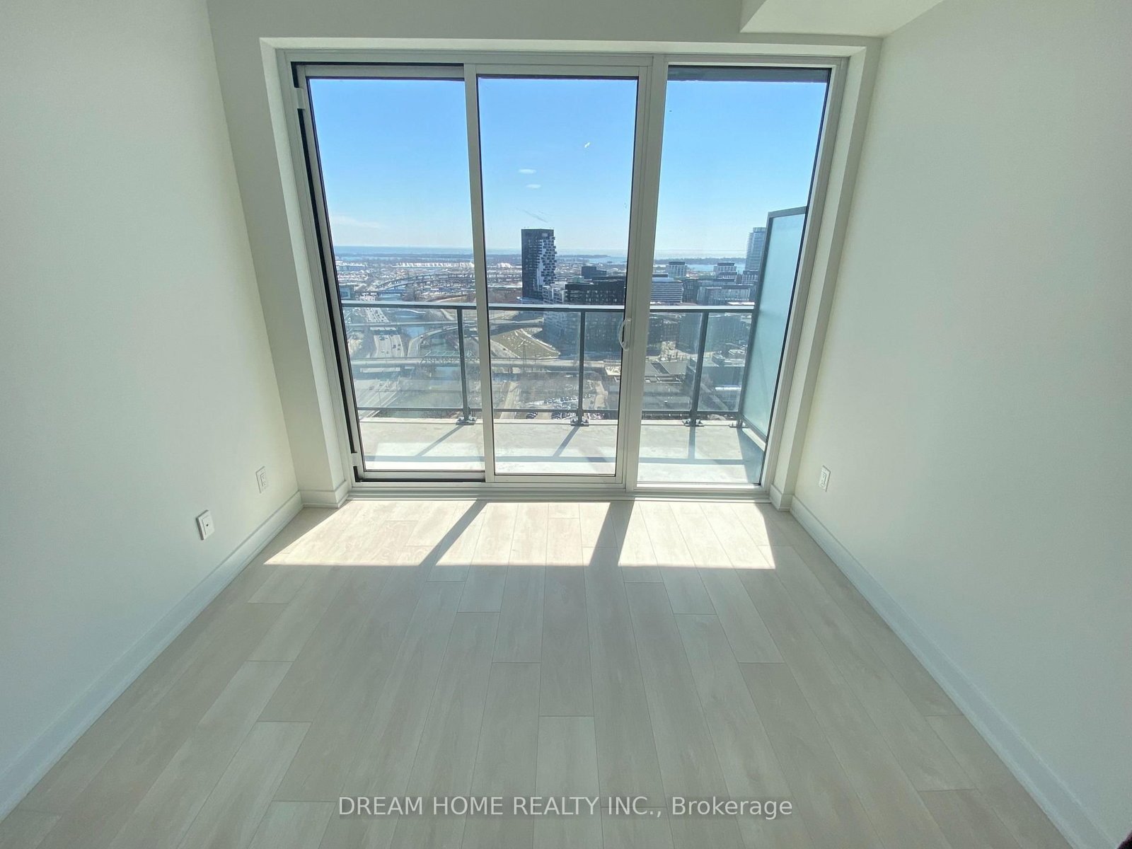5 Defries Street, Unit 911 - Photo 5
