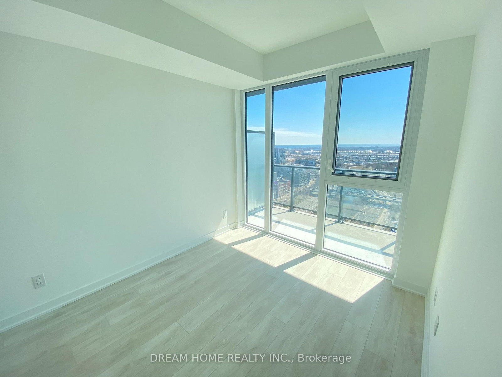5 Defries Street, Unit 911 - Photo 8