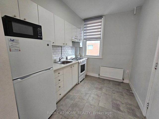 3 - 437 Spadina Avenue