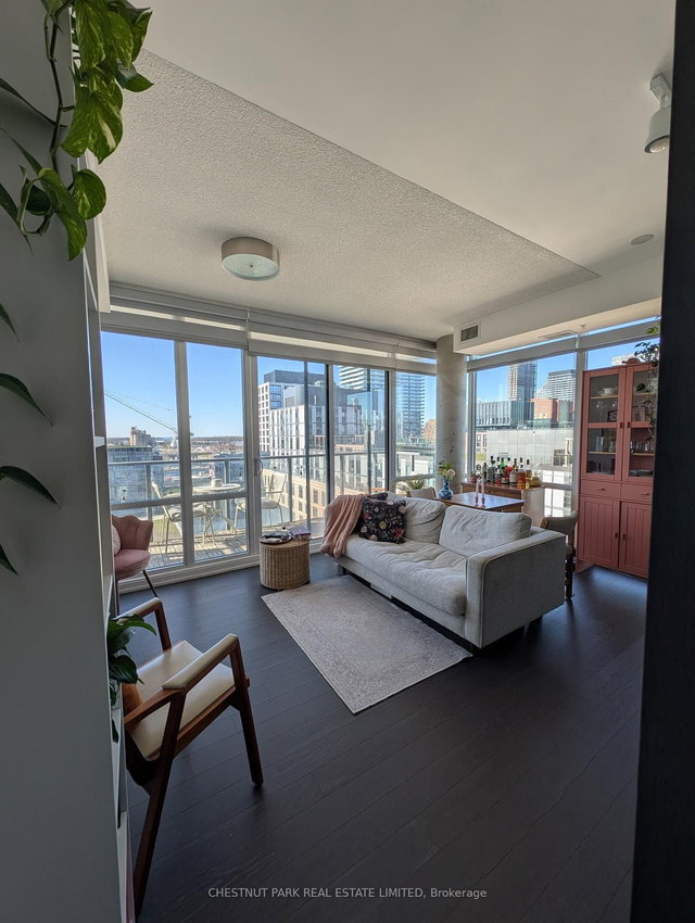 N1001 - 455 Front Street E