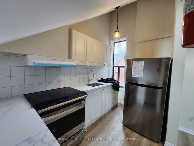 3 - 558 Spadina Crescent