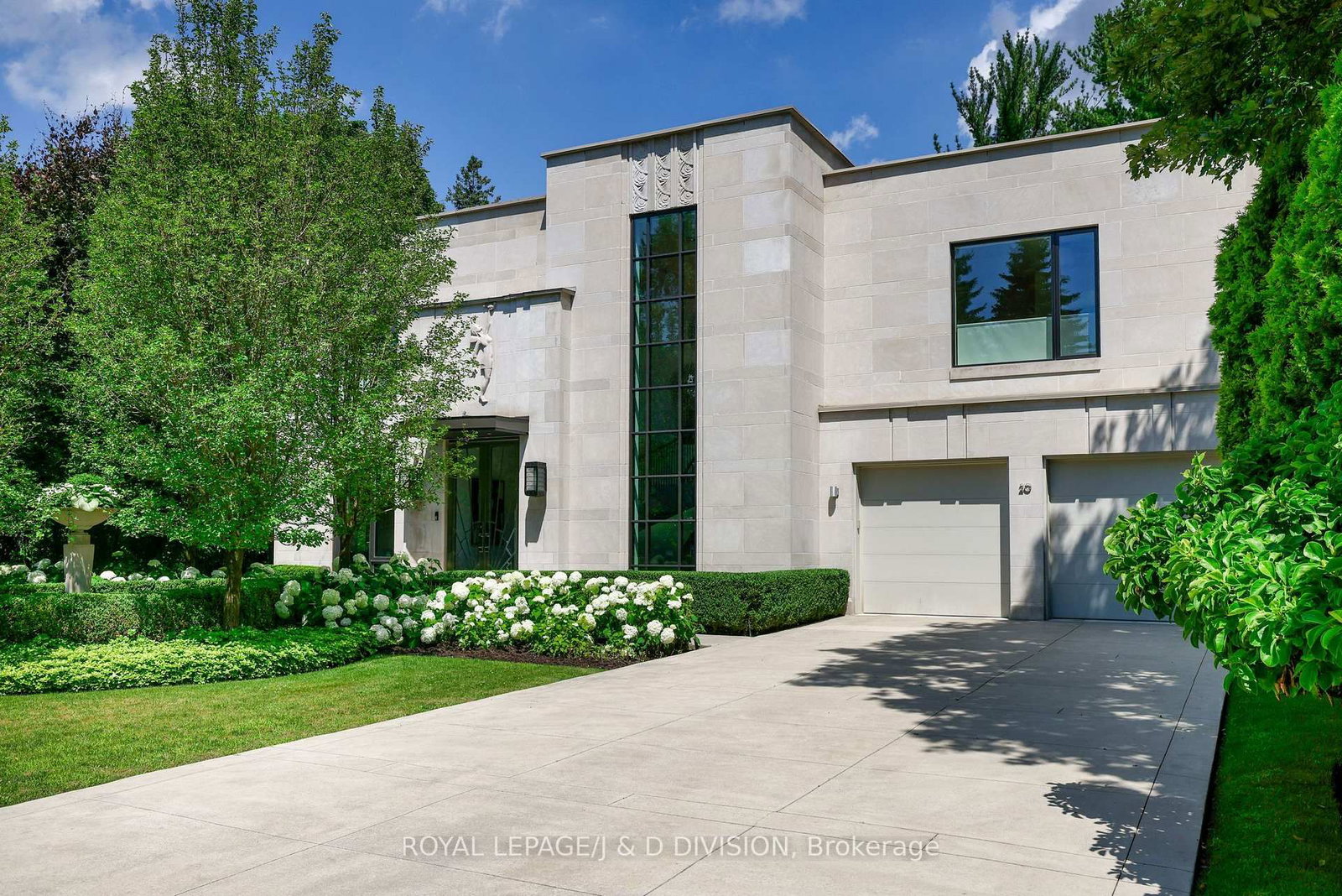 Detached House for sale at 20 Forest Glen Crescent, Toronto, Ontario, M4N 2E8 - Bridle Path-Sunnybrook-York Mills - MLS: C13124778