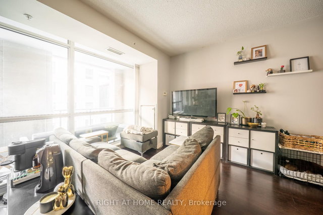 418 - 199 Richmond Street W