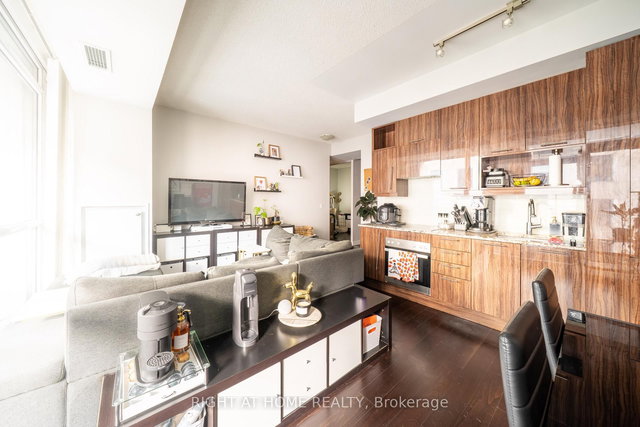 418 - 199 Richmond Street W