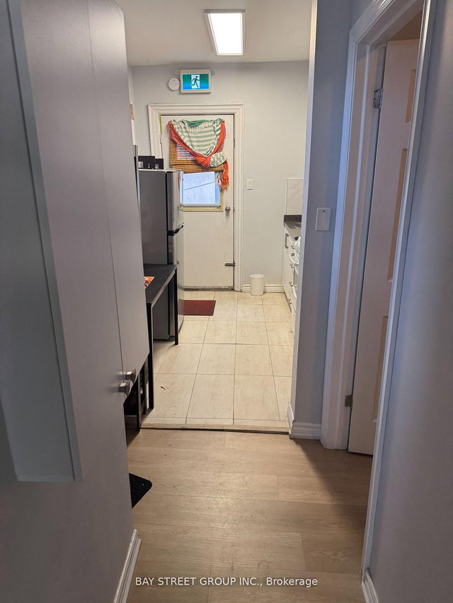 2nd Flr - 189 Dundas Street W