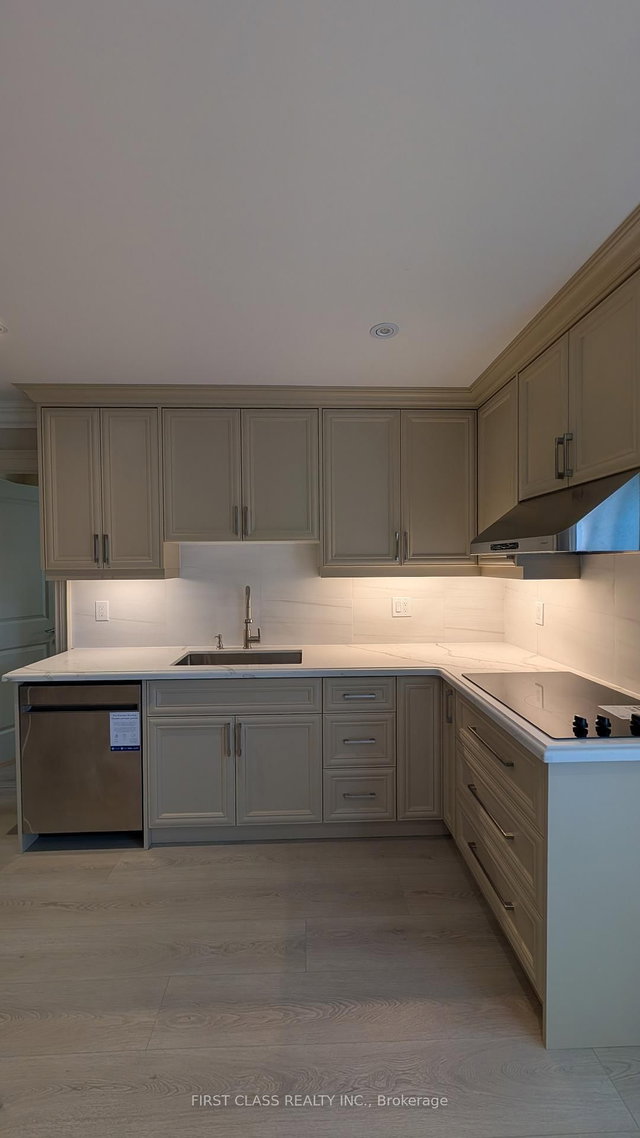 Main - 424 Roehampton Avenue