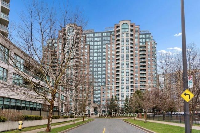 23 Lorraine Dr #318, Toronto, Ontario