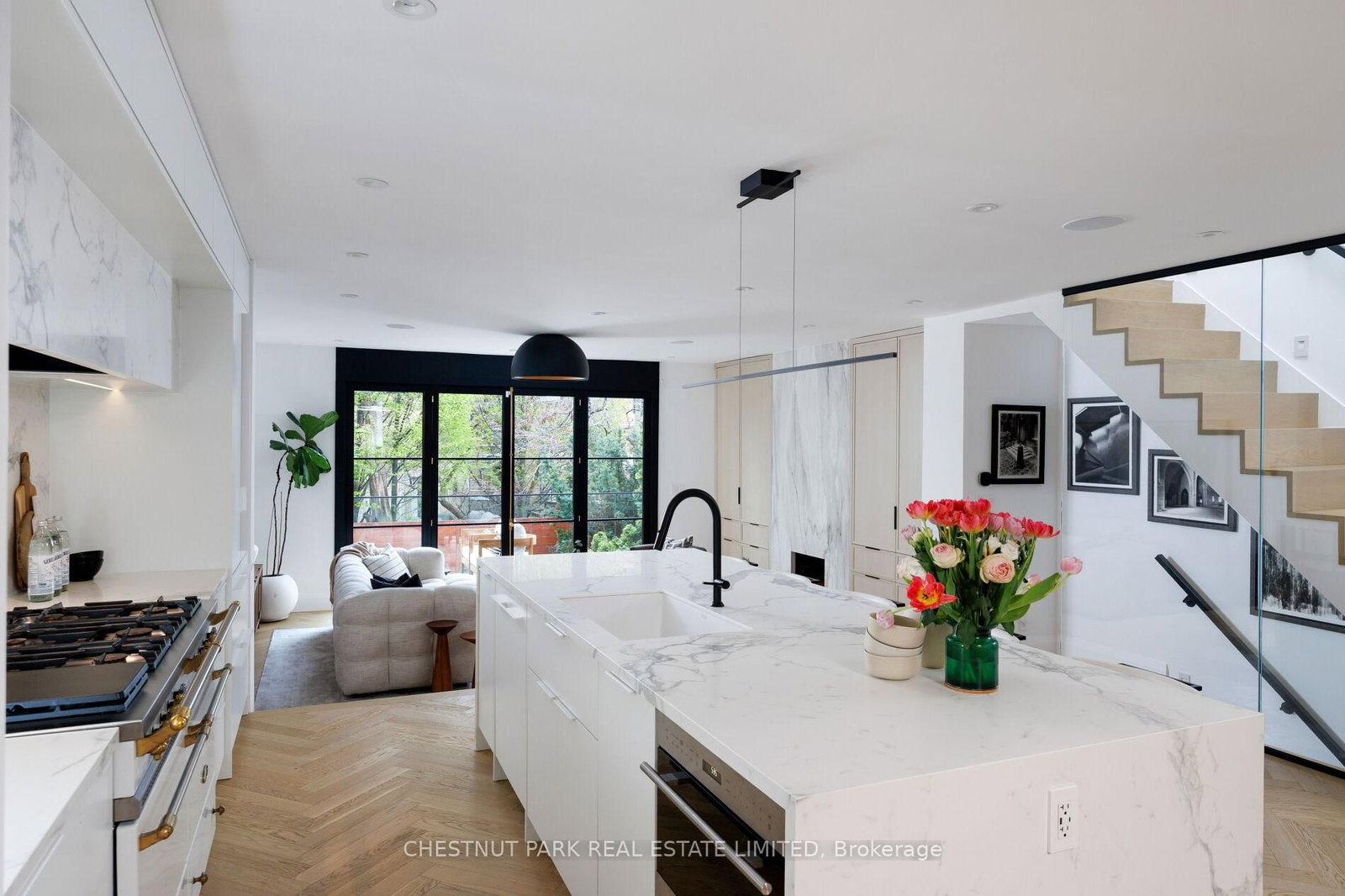 27 Boswell Avenue • Toronto, ON photo 14