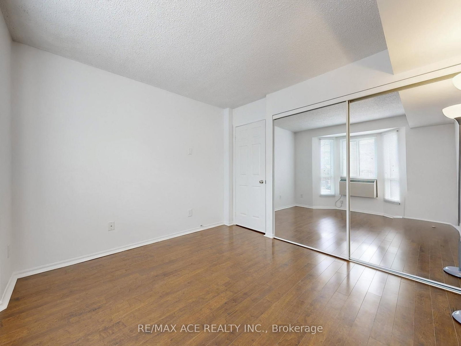 660B Wellington Street W, Unit 14 - Photo 16