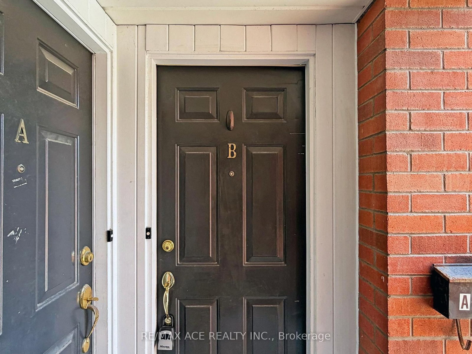 660B Wellington Street W, Unit 14 - Photo 5