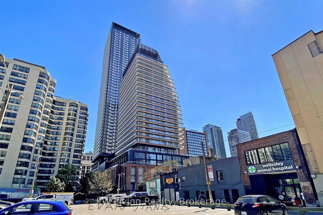 909 - 18 Maitland Terrace