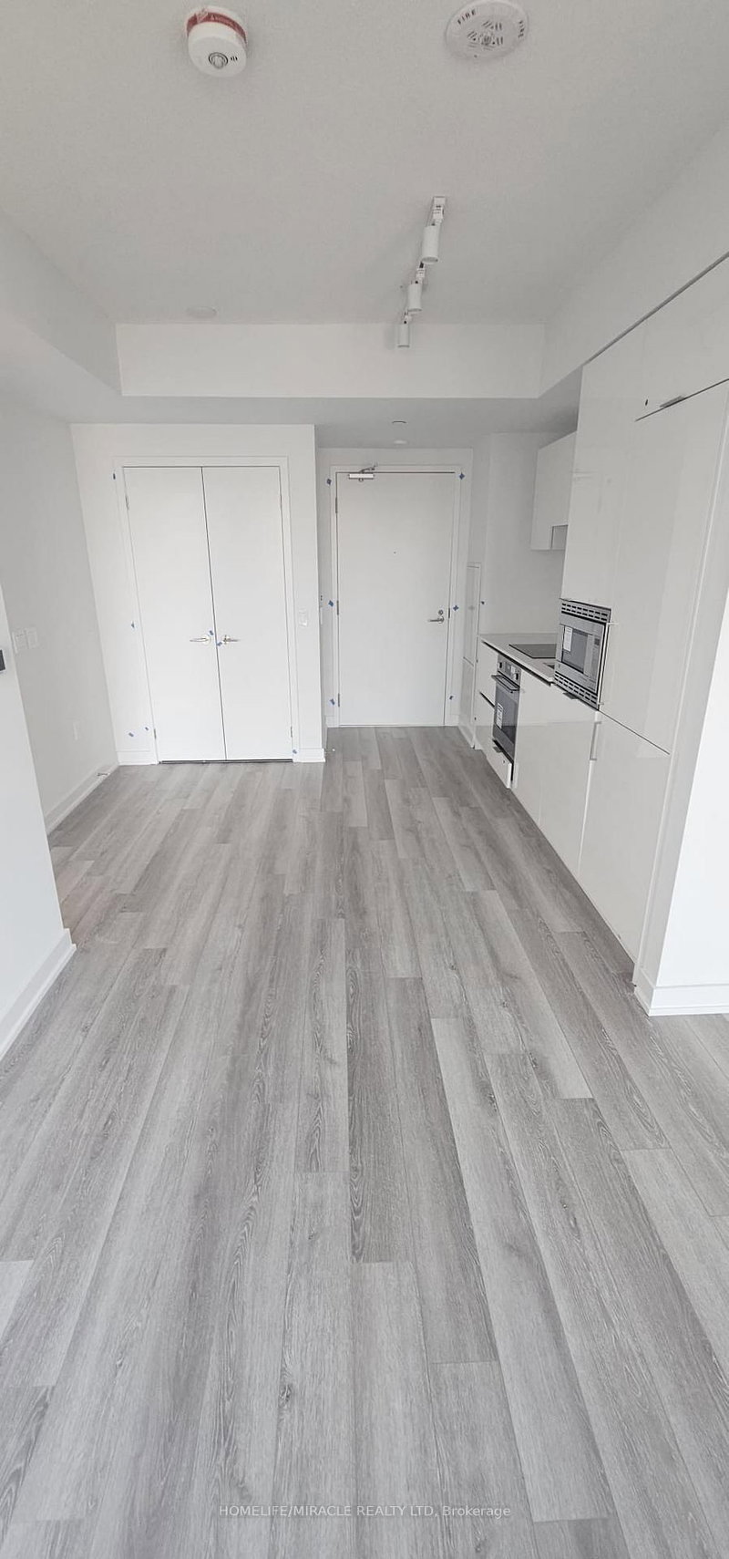 home for lease on 1902-234 Simcoe Street