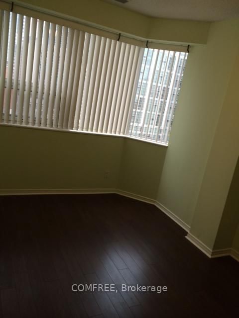 807 - 393 King Street W