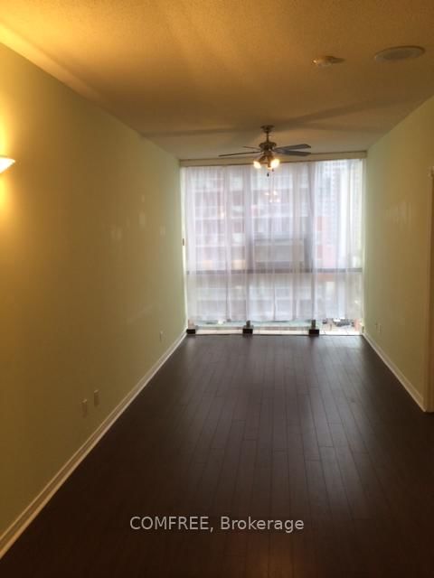 807 - 393 King Street W