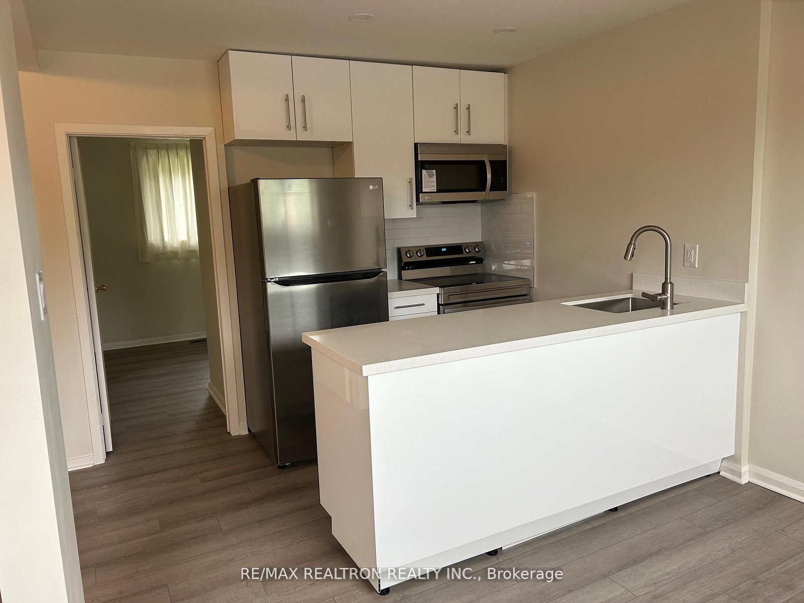 22 Tanjoe Crescent, Toronto, ON, photo 2