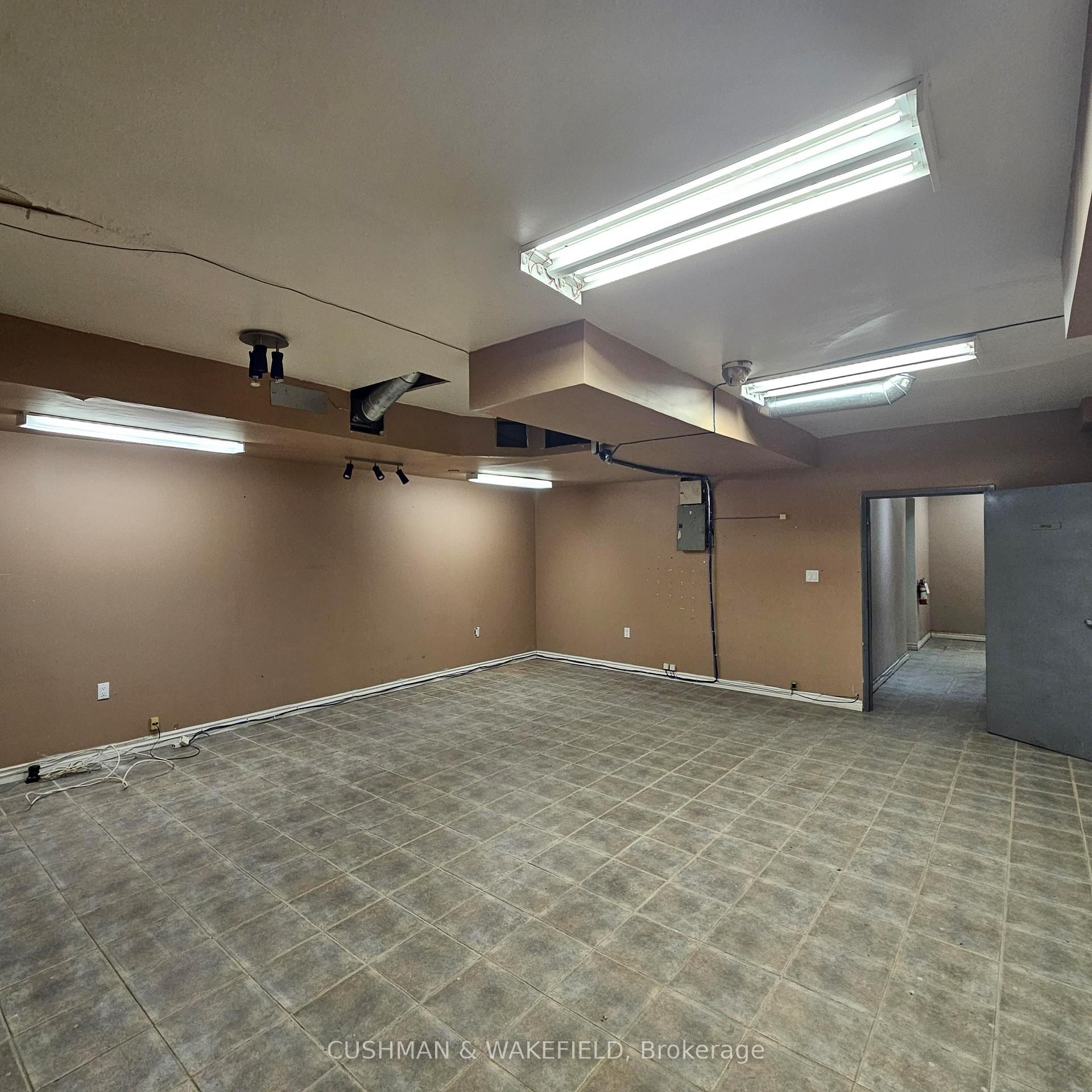 883 St Clair Avenue W