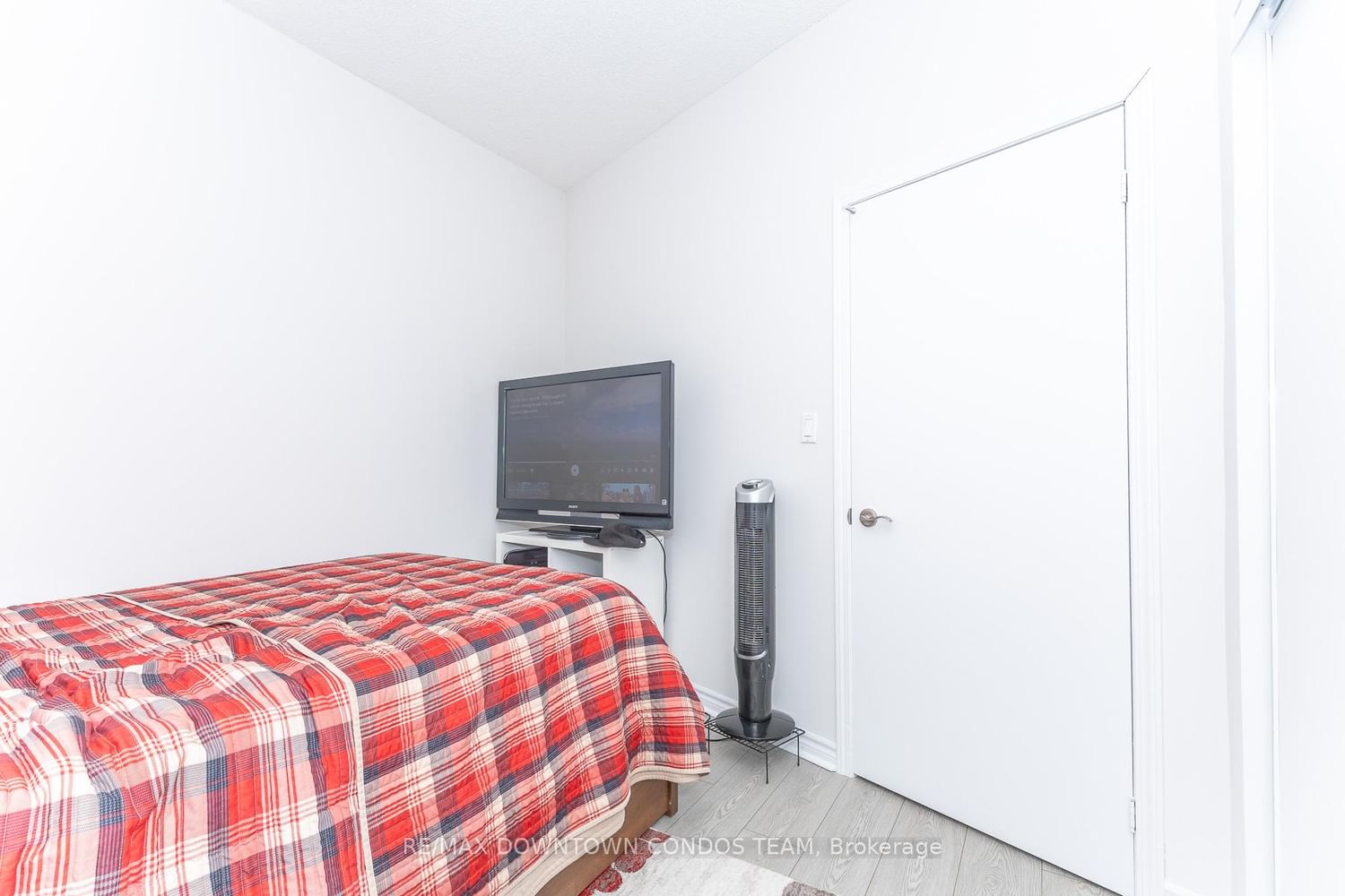 410 W Queens Quay • #404 • Toronto, ON photo 17