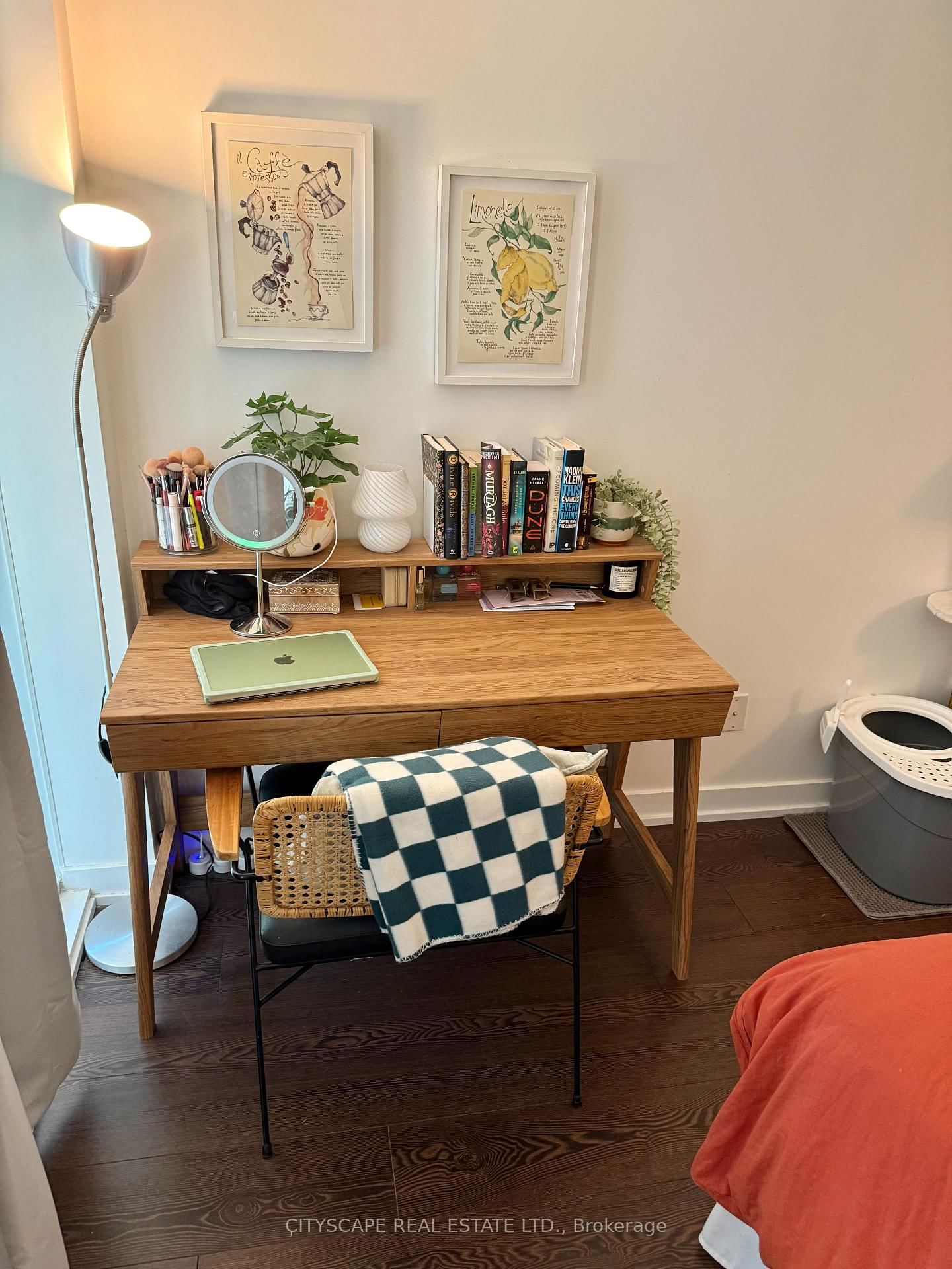 Listing Image 12
