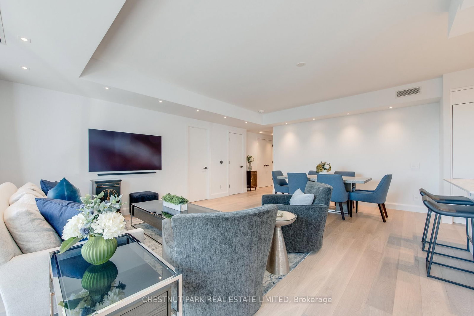 200 Cumberland Street • #2703 • Toronto, ON photo 8