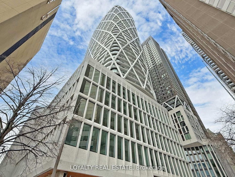 home for lease on 2713-230 Simcoe Street