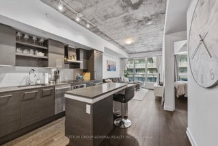 921 - 1030 King Street W