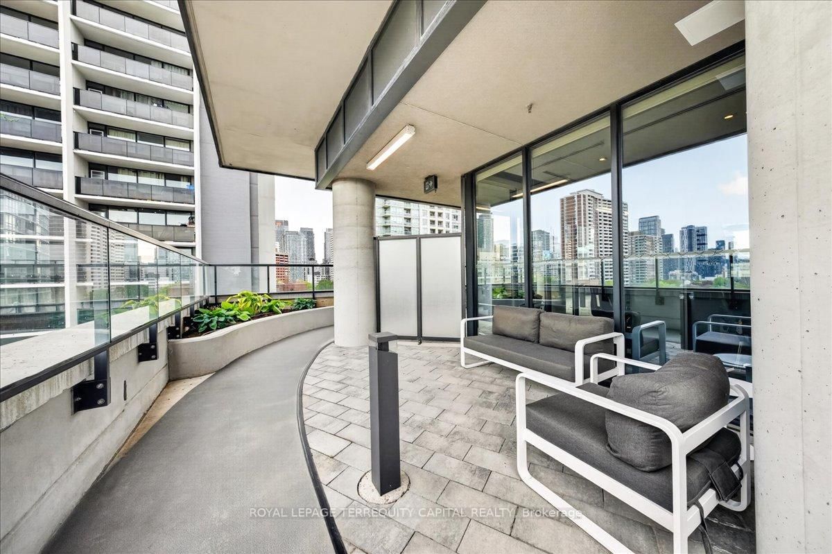 159 Wellesley Street E, Unit 3002 - Photo 43
