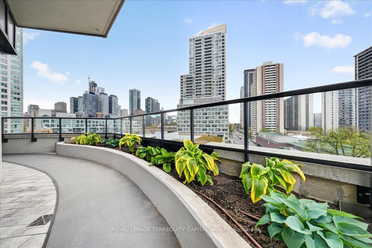 159 Wellesley Street E, Unit 3002 - Photo 46